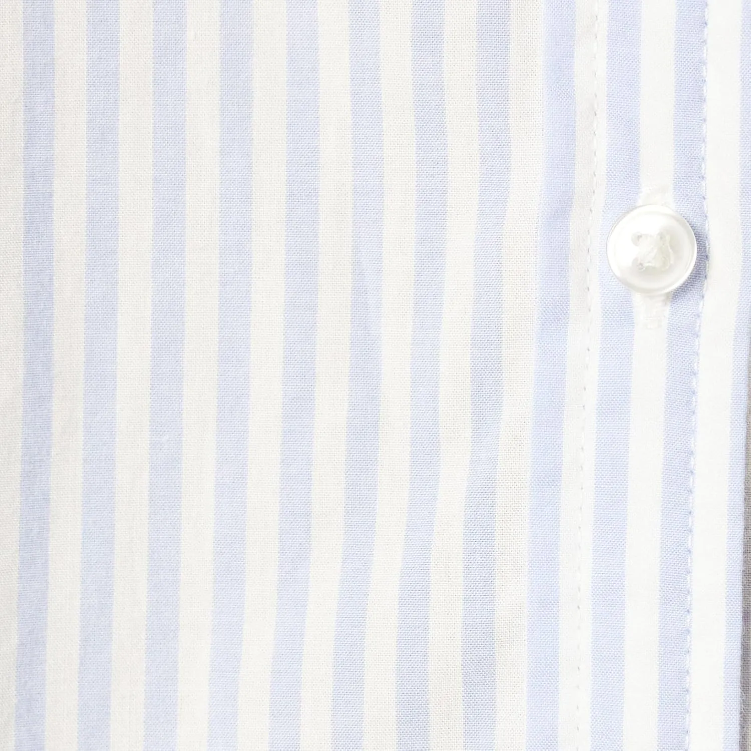 Amazon Essentials Women's Classic-Fit Long-Sleeve Button-Down Poplin Shirt