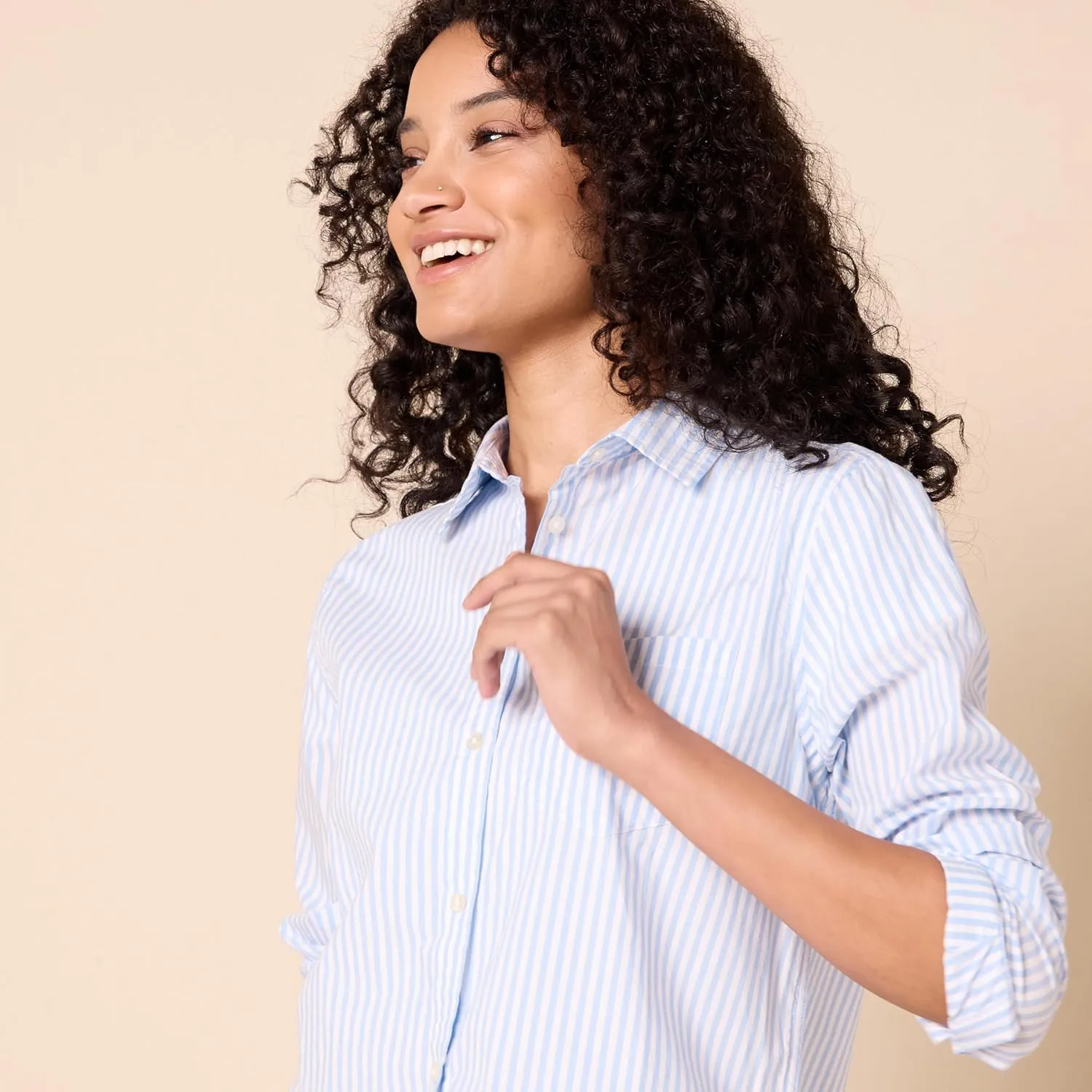 Amazon Essentials Women's Classic-Fit Long-Sleeve Button-Down Poplin Shirt