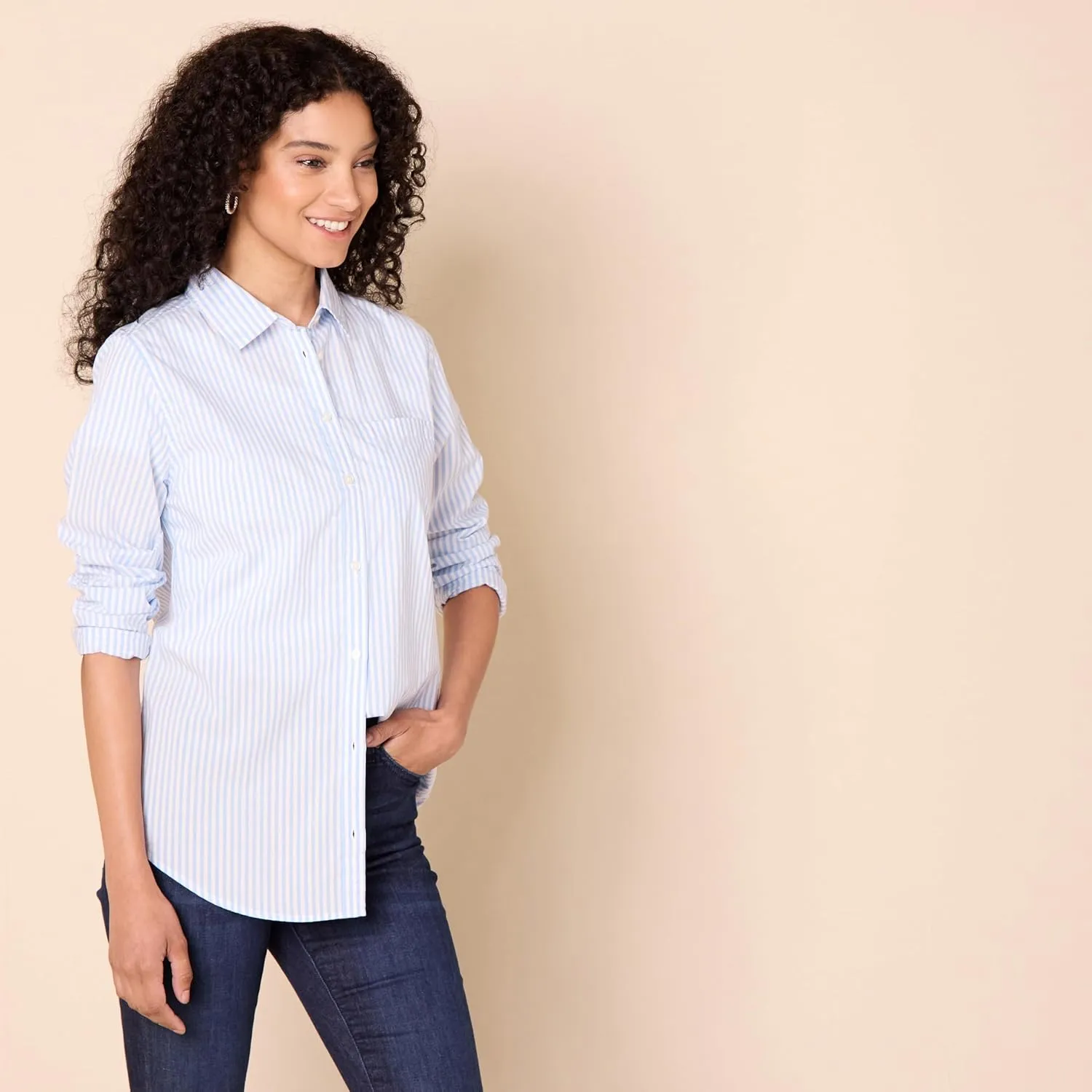 Amazon Essentials Women's Classic-Fit Long-Sleeve Button-Down Poplin Shirt