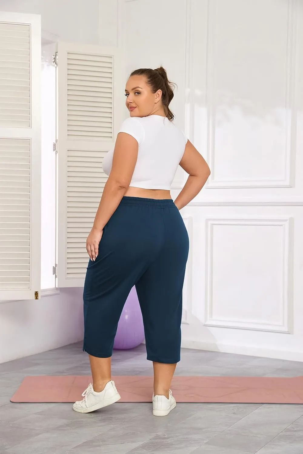 Plus Size Capri Pants for Women Loose Fit Yoga Pants with Pockets Workout Activewear Sweatpants